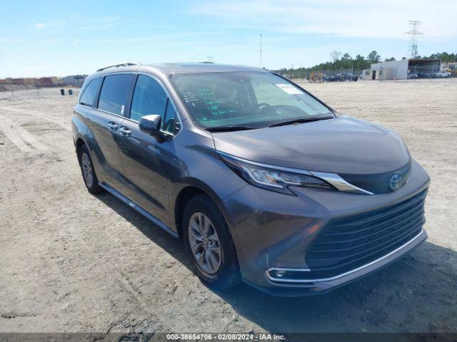  Salvage Toyota Sienna