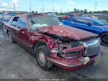  Salvage Lincoln Towncar