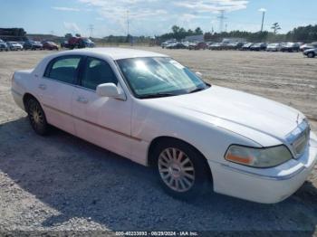  Salvage Lincoln Towncar