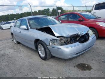  Salvage Lincoln Towncar