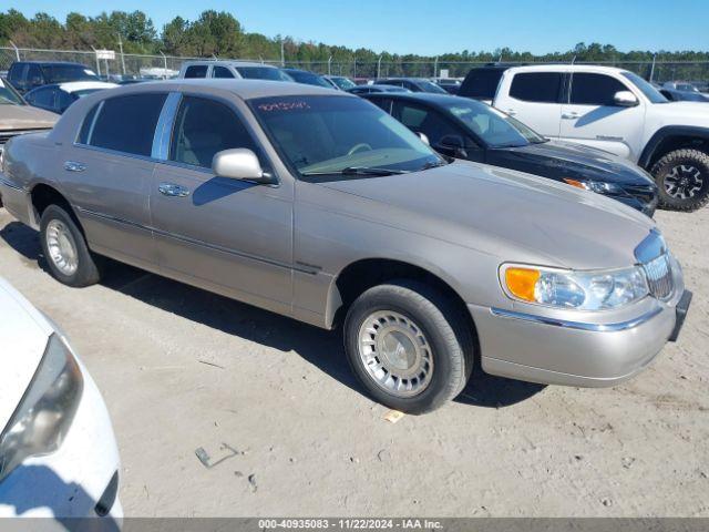  Salvage Lincoln Towncar