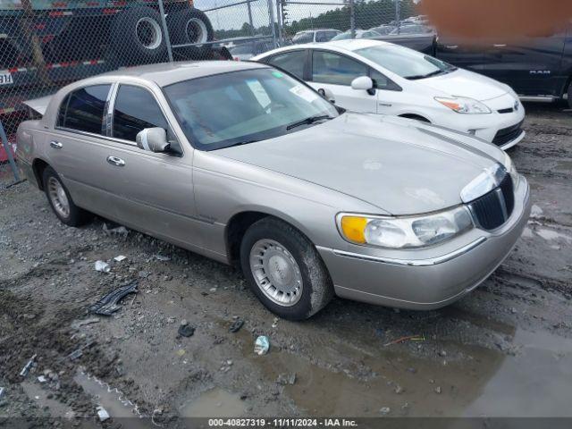  Salvage Lincoln Towncar