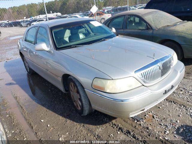  Salvage Lincoln Towncar