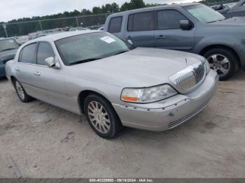  Salvage Lincoln Towncar