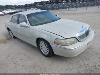  Salvage Lincoln Towncar