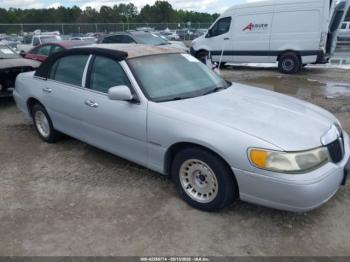  Salvage Lincoln Towncar