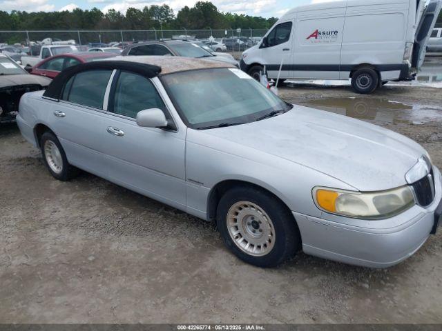  Salvage Lincoln Towncar