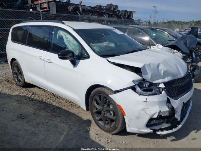  Salvage Chrysler Pacifica