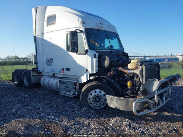  Salvage Volvo Vn
