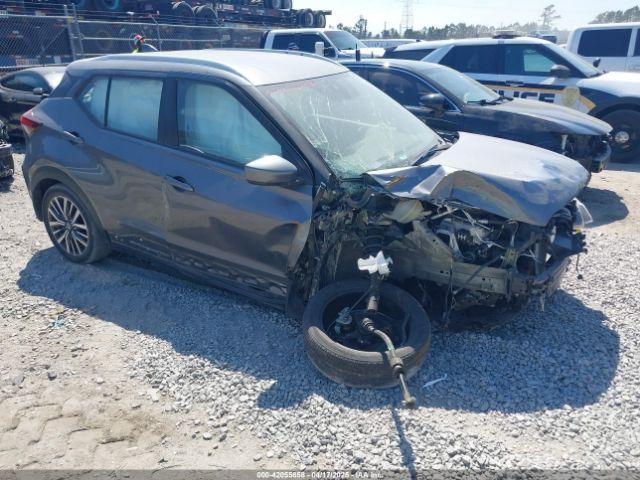  Salvage Nissan Kicks