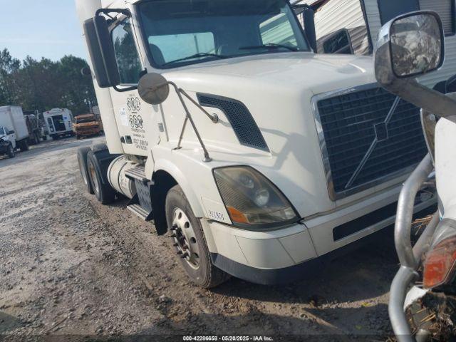  Salvage Volvo Vn