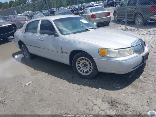  Salvage Lincoln Towncar