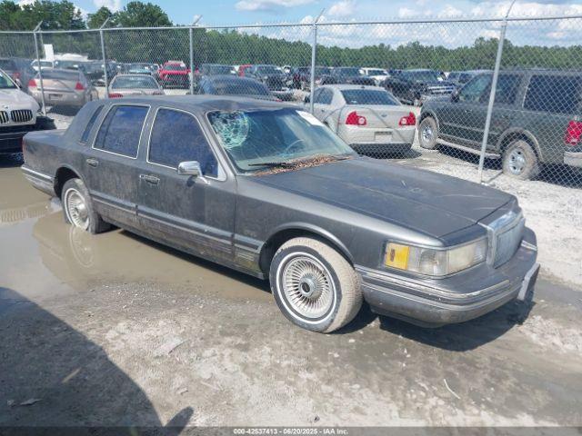  Salvage Lincoln Towncar