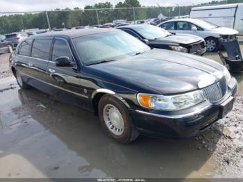  Salvage Lincoln Towncar