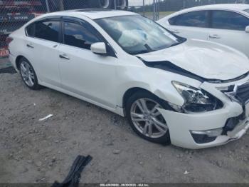  Salvage Nissan Altima