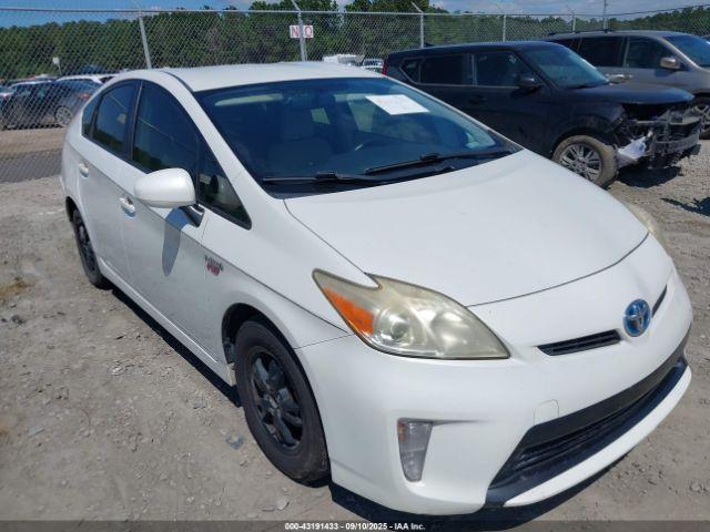  Salvage Toyota Prius