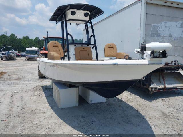  Salvage Sea Pro 208 Bay