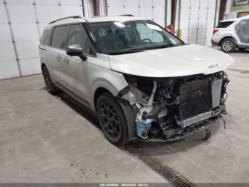  Salvage Kia Carnival