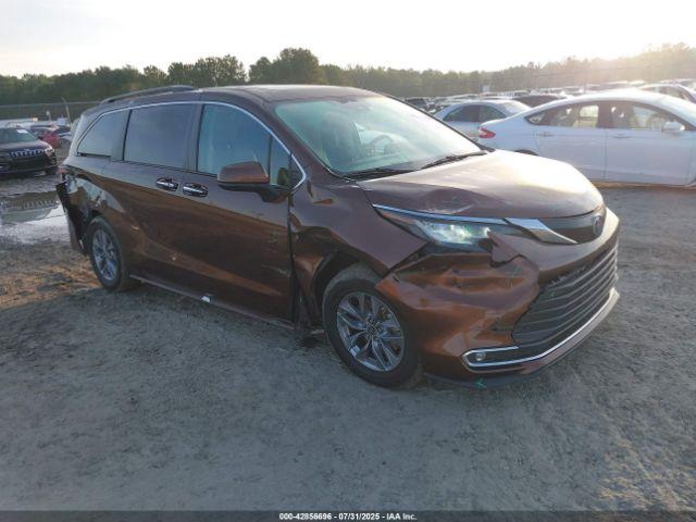  Salvage Toyota Sienna