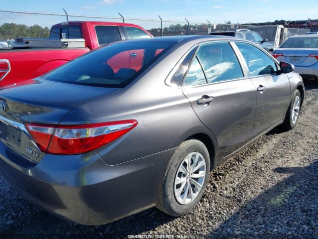 Toyota Camry Le Image 4