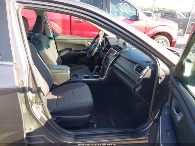 Toyota Camry Le Image 3