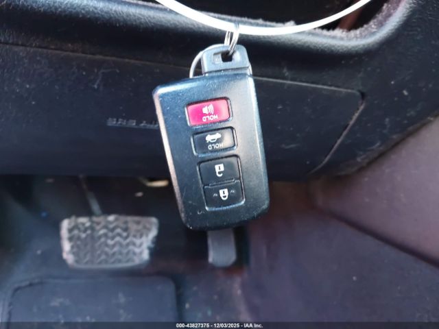 Toyota Camry Le Image 5