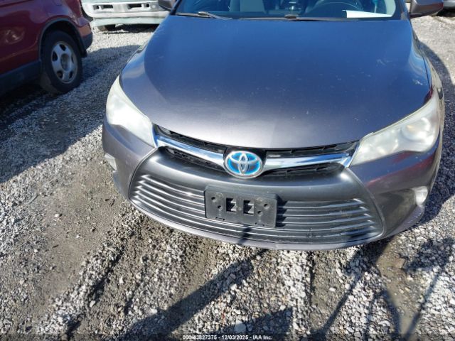 Toyota Camry Le Image 8