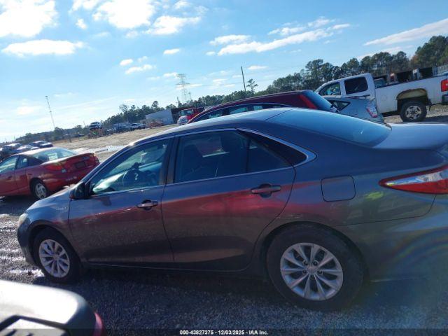 Toyota Camry Le Image 12