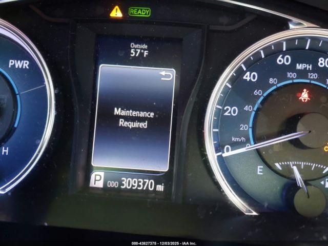 Toyota Camry Le Image 17