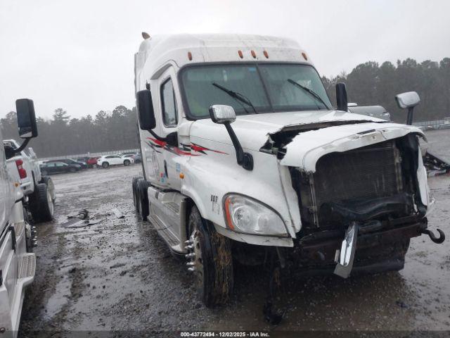  Salvage Freightliner Cascadia 125