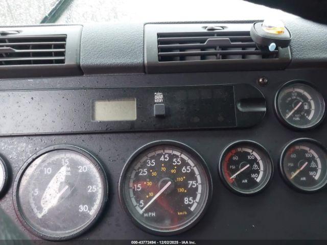 Freightliner Cascadia 125 Image 9