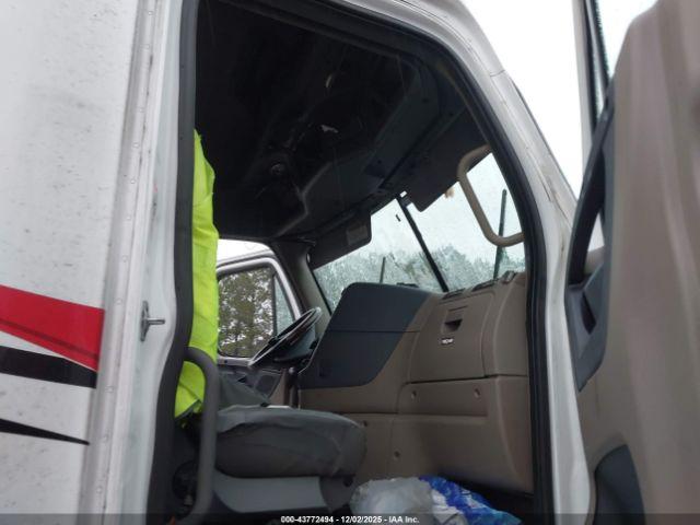 Freightliner Cascadia 125 Image 4