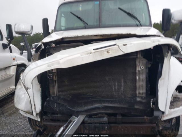 Freightliner Cascadia 125 Image 2