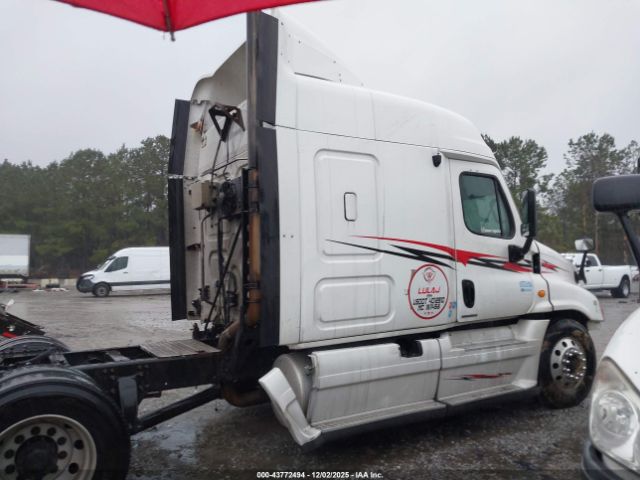 Freightliner Cascadia 125 Image 13