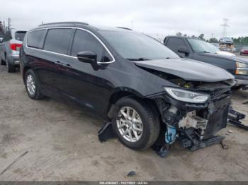  Salvage Chrysler Pacifica