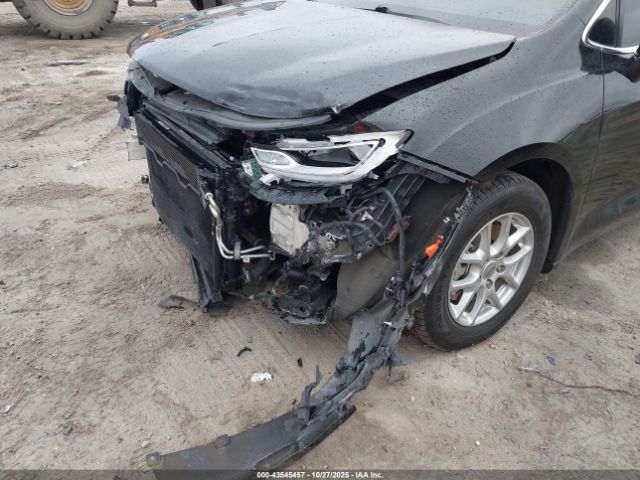 Chrysler Pacifica Touring L Image 9