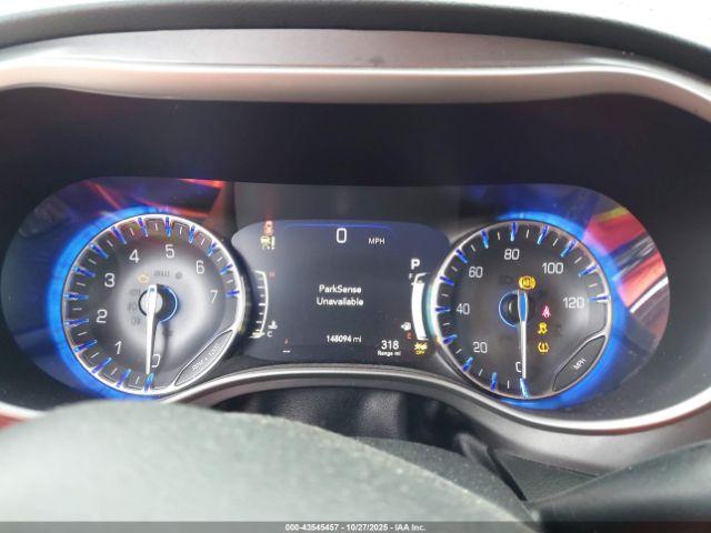 Chrysler Pacifica Touring L Image 3