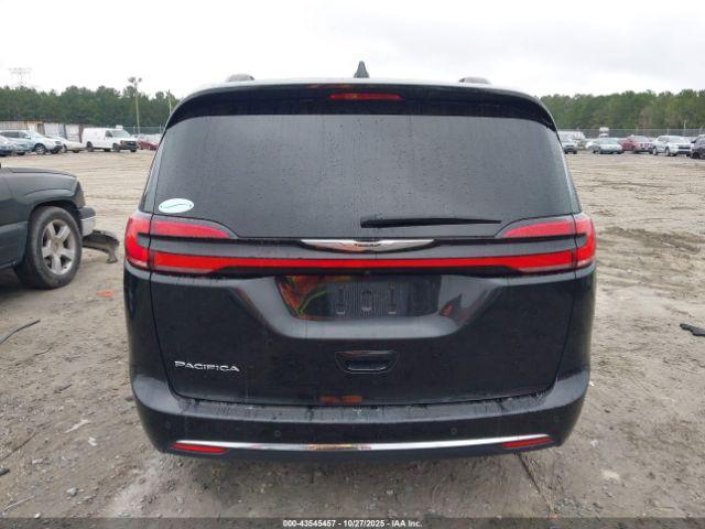 Chrysler Pacifica Touring L Image 16