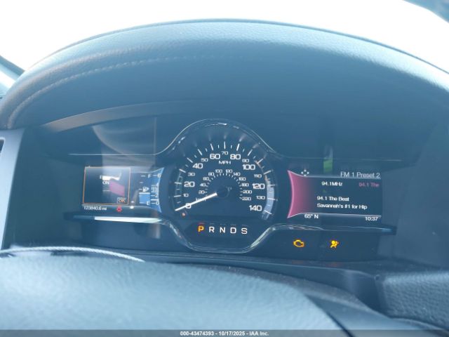 Lincoln MKS Image 10