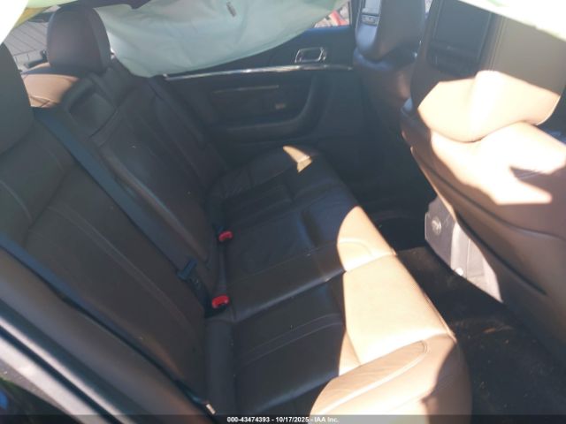 Lincoln MKS Image 14