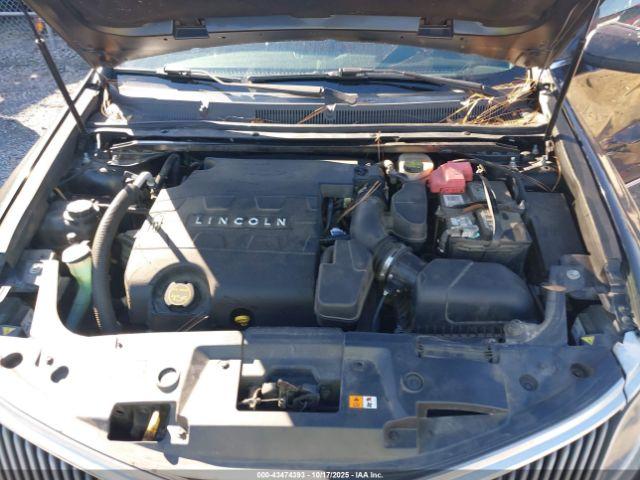 Lincoln MKS Image 12