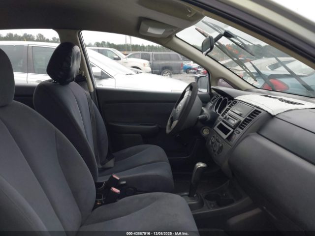 Nissan Versa 1.6 Image 10