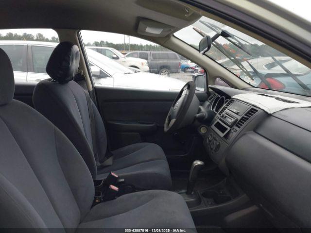 Nissan Versa 1.6 Image 10