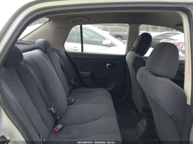 Nissan Versa 1.6 Image 5