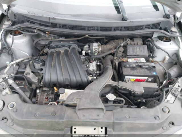 Nissan Versa 1.6 Image 11