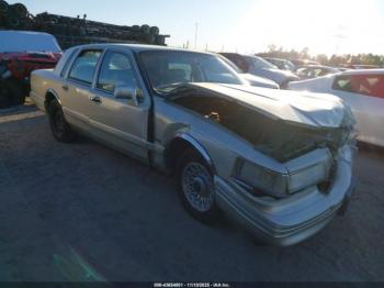  Salvage Lincoln Towncar