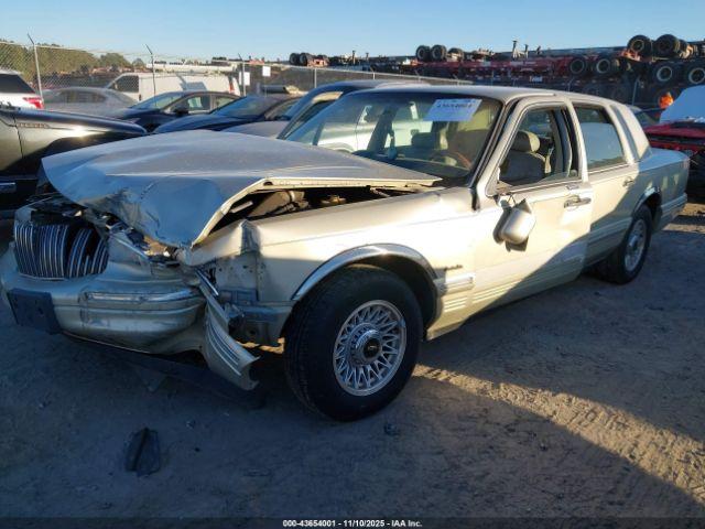 Lincoln Towncar Executive Image 12