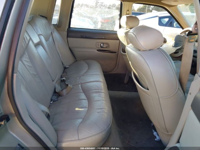 Lincoln Towncar Executive Image 16