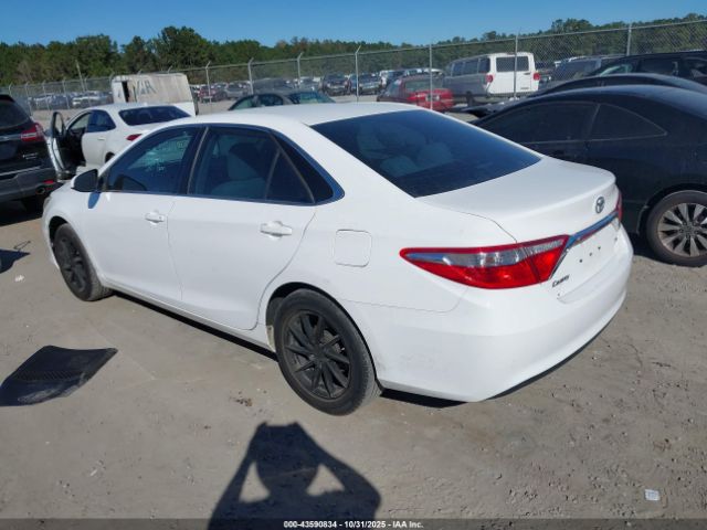 Toyota Camry Le Image 3