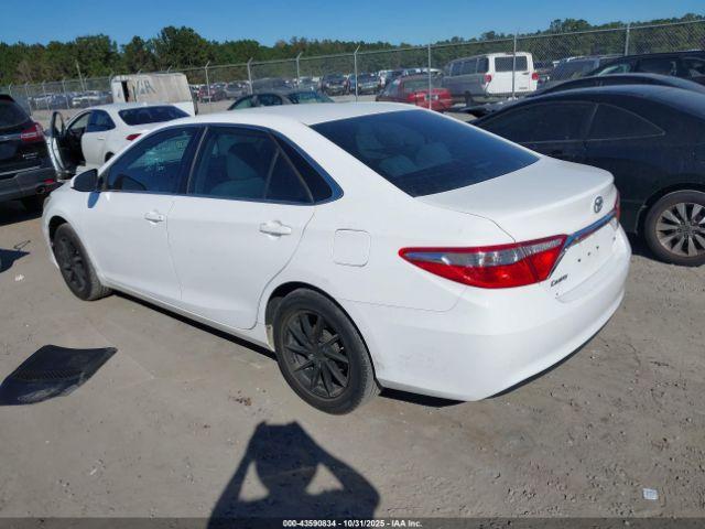 Toyota Camry Le Image 3